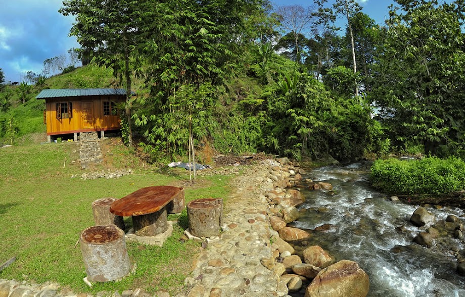 Resort Cantik Tepi Sungai Dan Berlatar Belakang Gunung Di Janda Baik