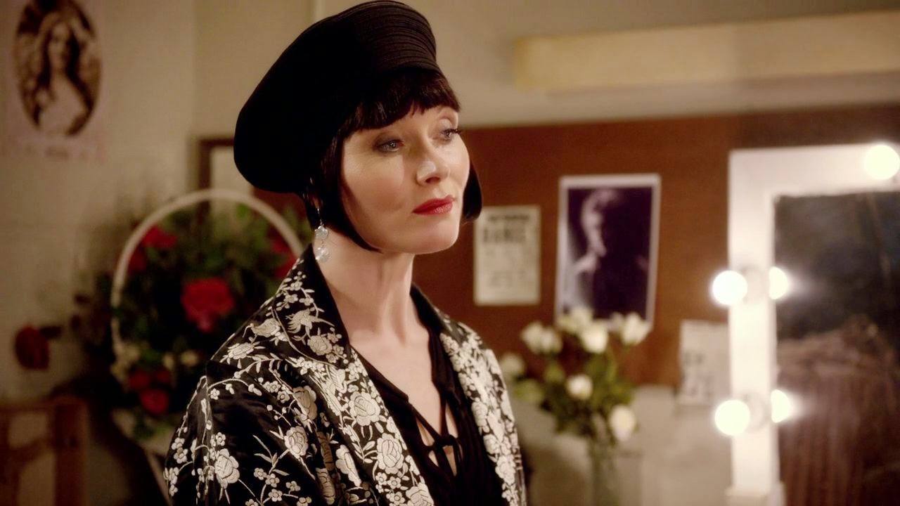 Films Et Séries Tv Avec Essie Davis Miss Fisher's Murder Mysteries: Essie Davis as Phryne Fisher in Miss