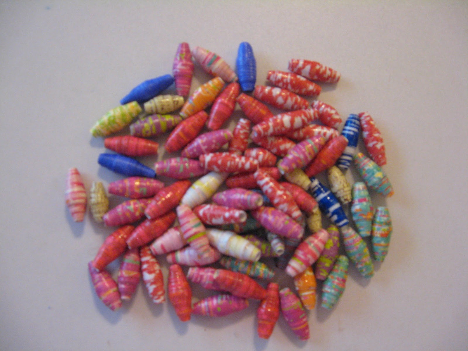 My Random Thoughts: Paper beads and a quilled D