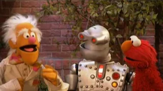 Dr. Sigmund Sillystuff, The Memorybot and Elmo together appear. Sesame Street The Best of Elmo 2