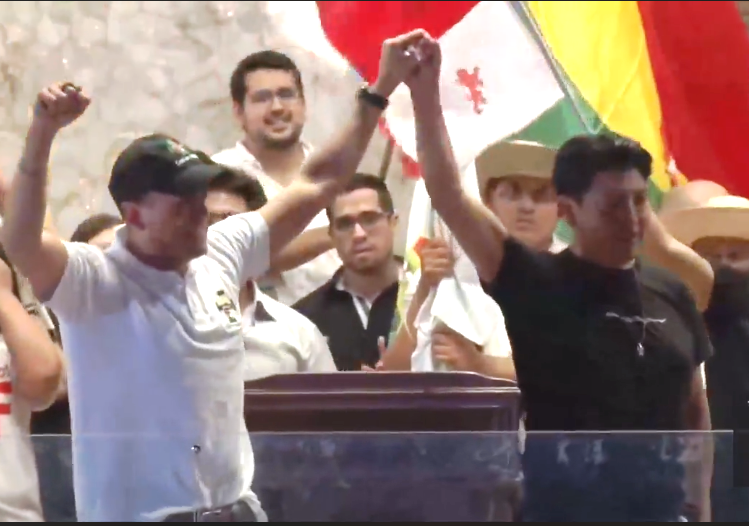 Camacho y Pumari encendieron sus discursos la noche del domingo en el Cristo Redentor / CAPTURA PANTALLA