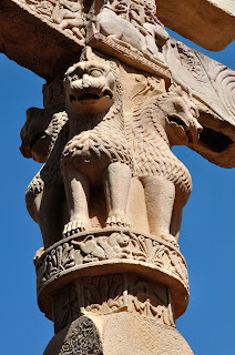 Four_Lions_-_East_Pillar_Top_-_South_Gateway_-_Stupa_1_-_Sanchi_Hill_2013-02-21_4356.JPG