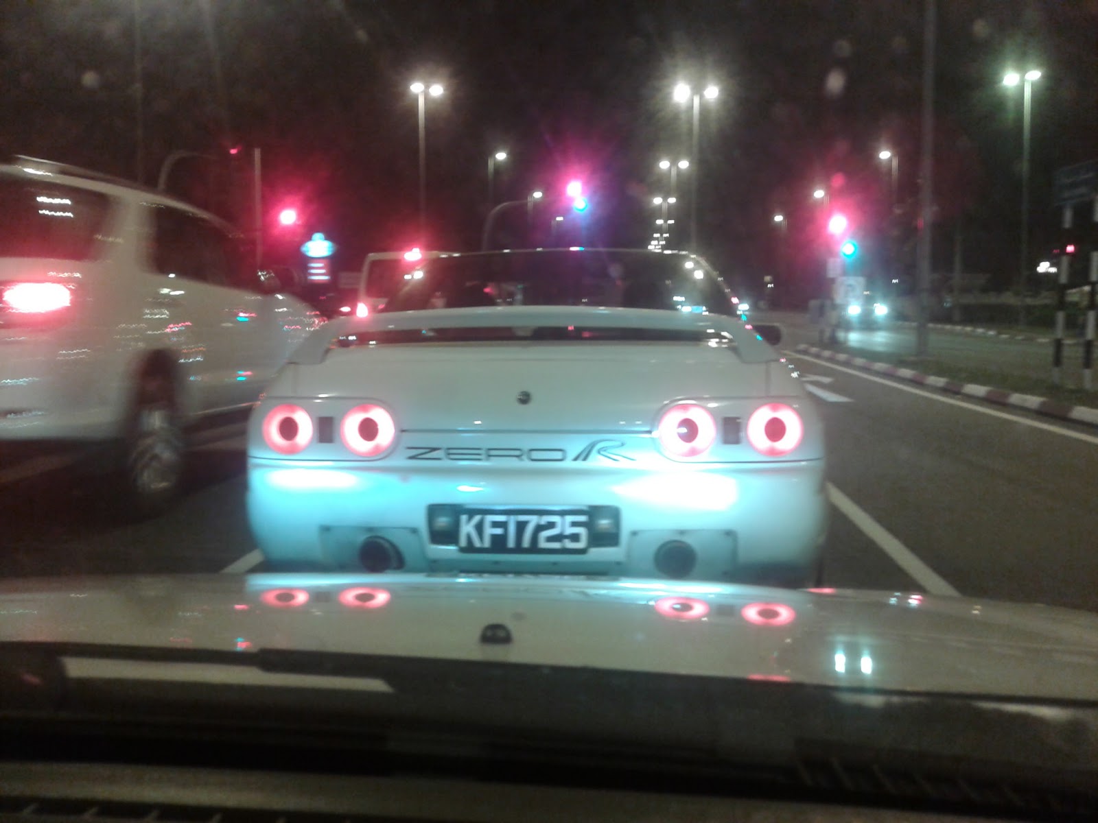 Brunei Nissan Association: HKS Zero R Spotted at Tungku Highway!!