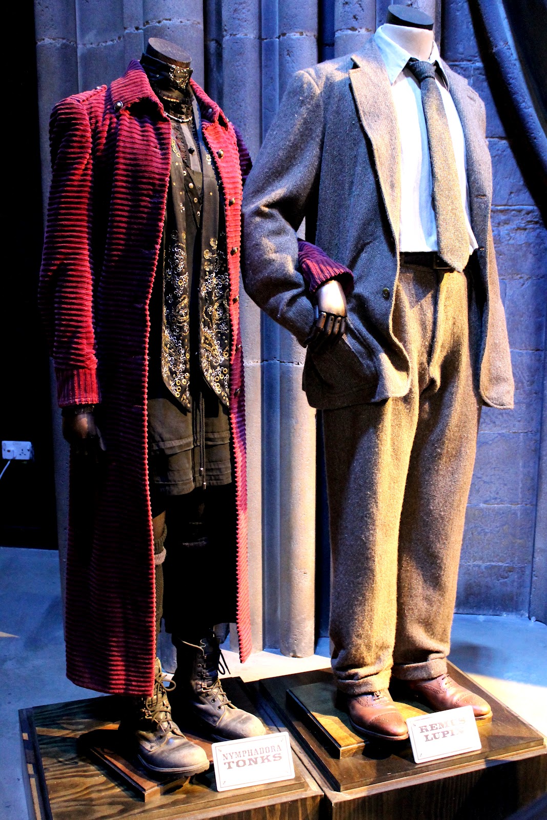 http://1.bp.blogspot.com/-1pGvjizsqGM/UBr8nL9l7qI/AAAAAAAALMY/0vuRqwZcDCk/s1600/Tonks+Lupin+costumes+tour+Potter+studio.jpg