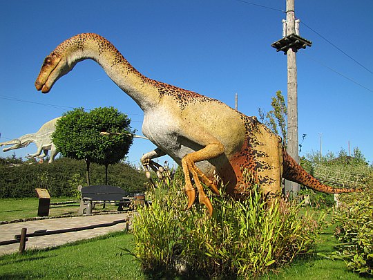 Terizinozaur (Therizinosaurus)