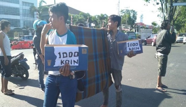 Miris, Tak Diizinkan Pakai Ambulan, Jenazah Ini Akhirnya Ditandu Dengan Bambu dan Saruung Miris, Tak Diizinkan Pakai Ambulan, Jenazah Ini Akhirnya Ditandu Dengan Bambu dan Saruung