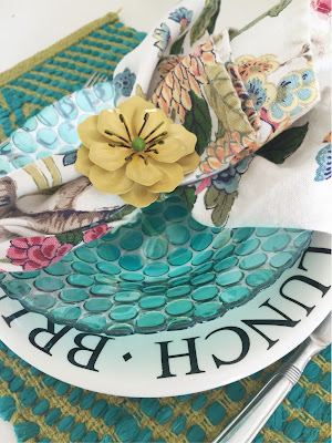 Simple Tablescape, Easy Table setting, The Style Sisters