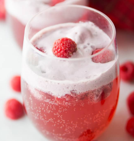 CRANBERRY RASPBERRY HOLIDAY PUNCH #drink #raspberry #punch #summer #smoothie CRANBERRY RASPBERRY HOLIDAY PUNCH #drink #raspberry #punch #summer #smoothie