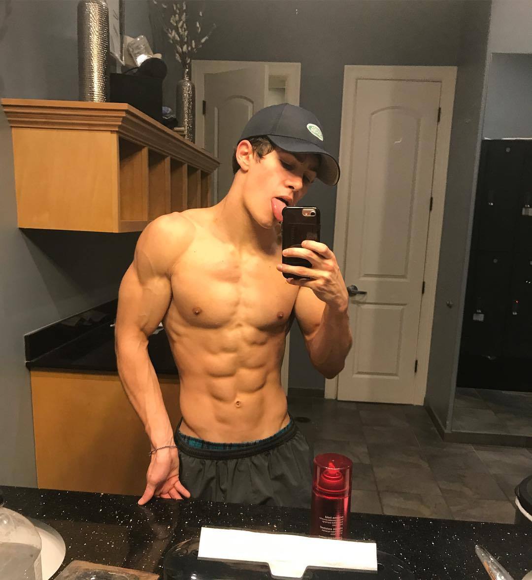 sexy-fit-teen-frat-bro-shirtless-body-abs-cocky-hot-young-college-hunk-straight-baited-selfie