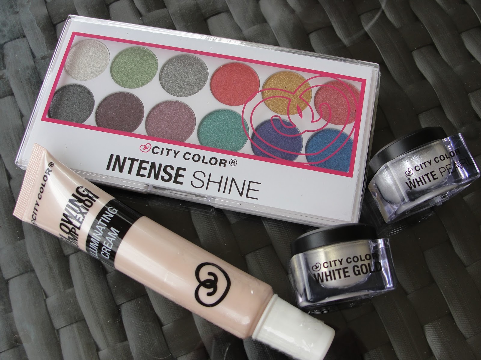 City Color Cosmetics Contour Effects Palette Review, Makeup look & Giveaway