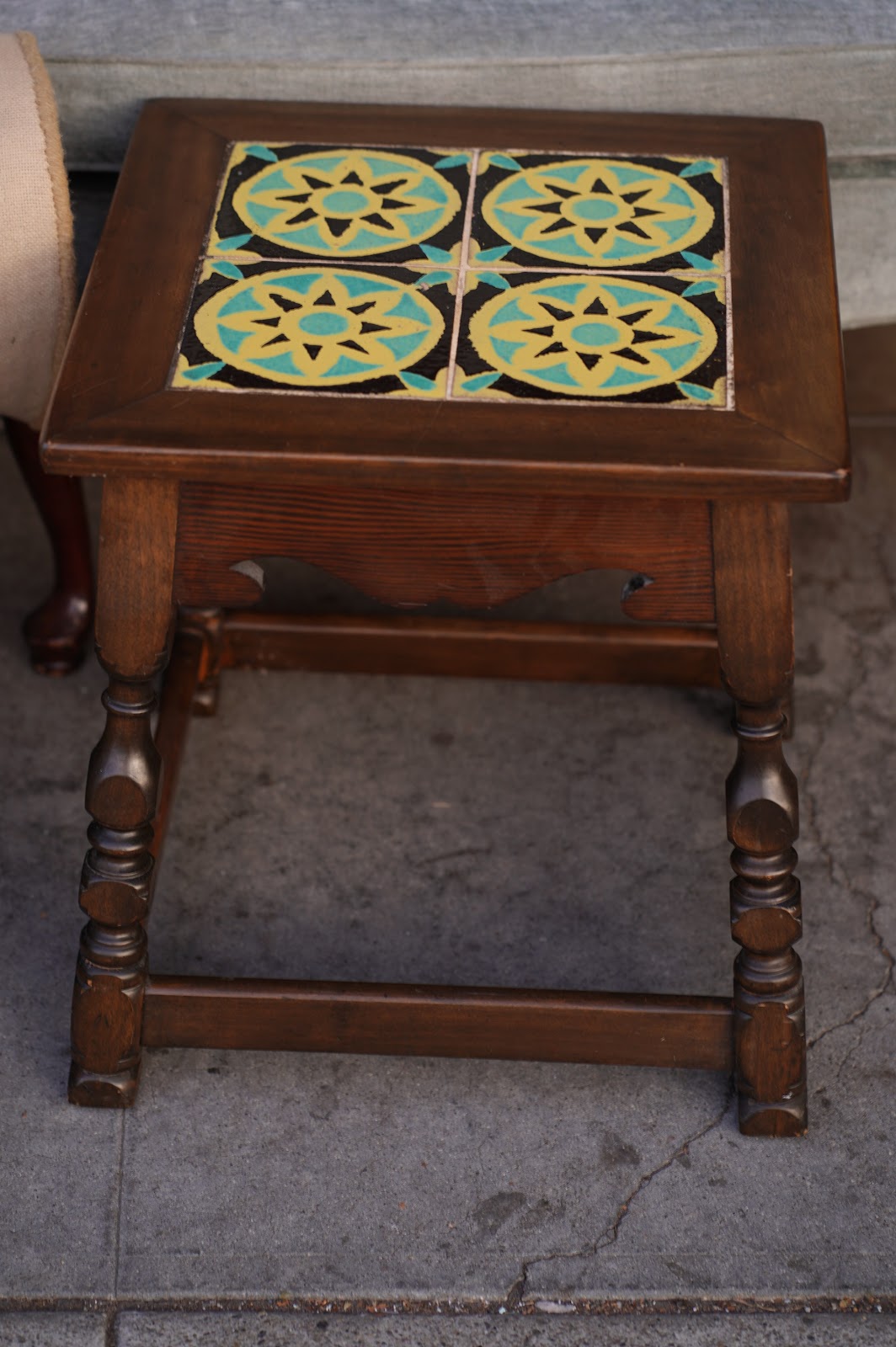 UHURU FURNITURE & COLLECTIBLES **SOLD** 34900 Vintage 19.5" x 17.5