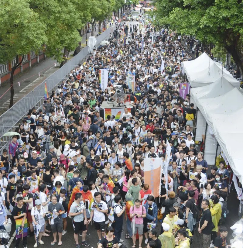 24 Powerful Images From The First Day Of Marriage Equality In Taiwan 24 Powerful Images From The First Day Of Marriage Equality In Taiwan