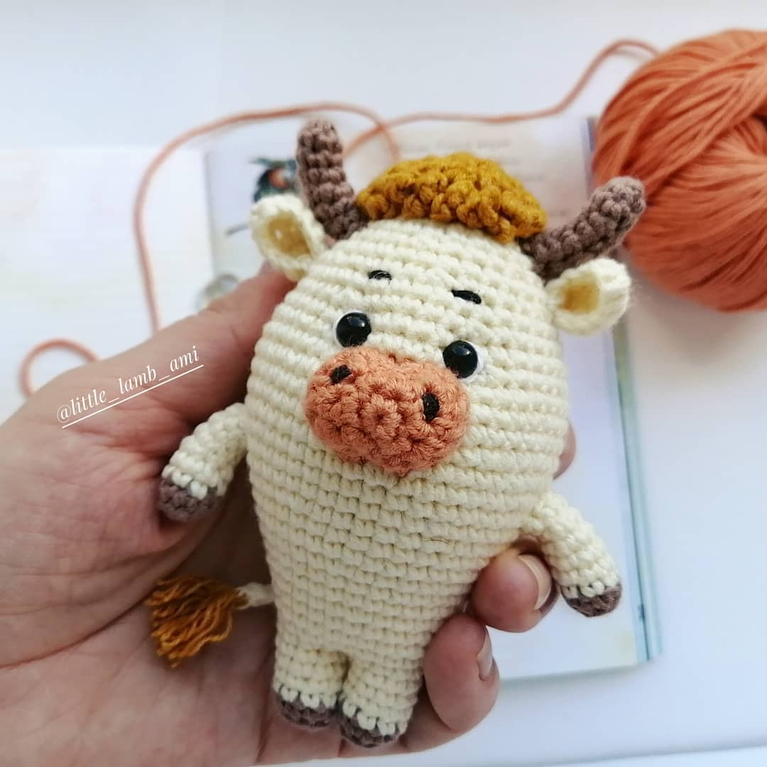 Crochet bull amigurumi