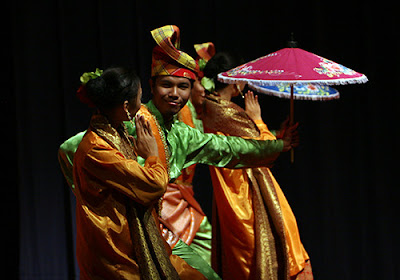 Teater Tradisional Mak Yong Teater Tradisional Mak Yong