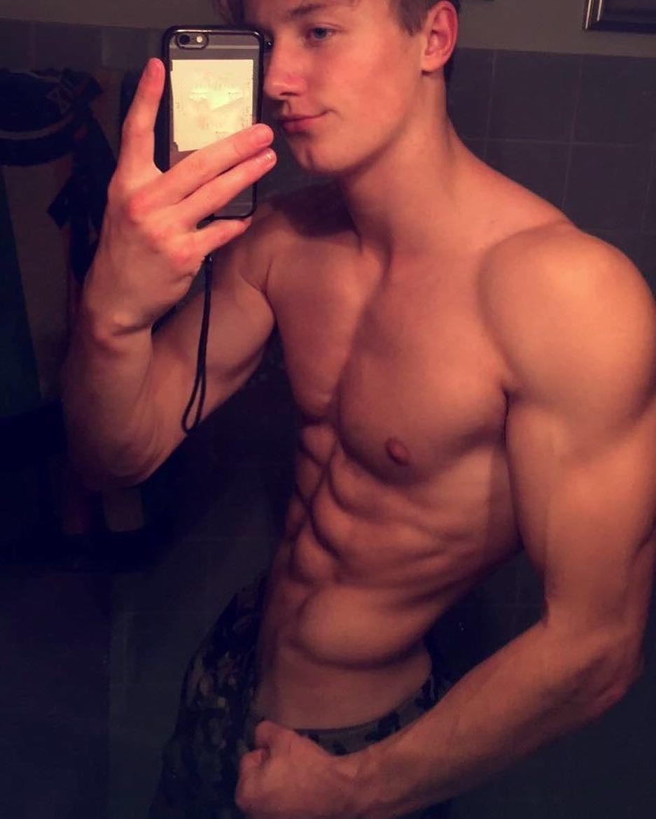 shirtless-fit-young-teen-college-boy-muscle-body-selfie