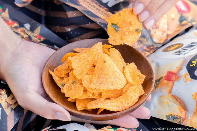 免飛新加坡!台中也能吃到IRVINS黑鴨鹹蛋黃魚皮啦!限量快閃每人限購5包,來晚了搶不到~