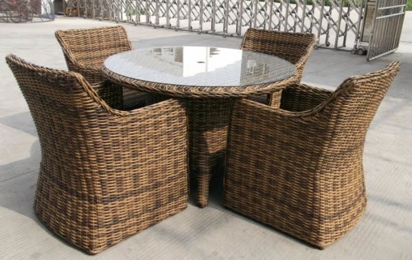 Rattan table &#8211; many great examples!