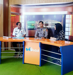 KRI Satlantas Polres Parepare dan Ka UPT Samsat Parepare Talk Show di TV Peduli