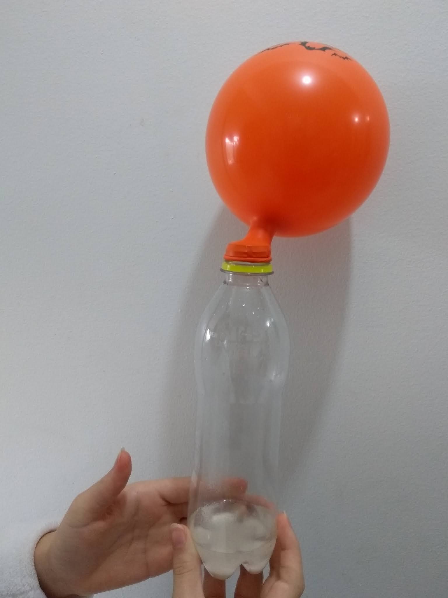 Experimento con vinagre, bicarbonato y globo Experimento con vinagre, bicarbonato y globo