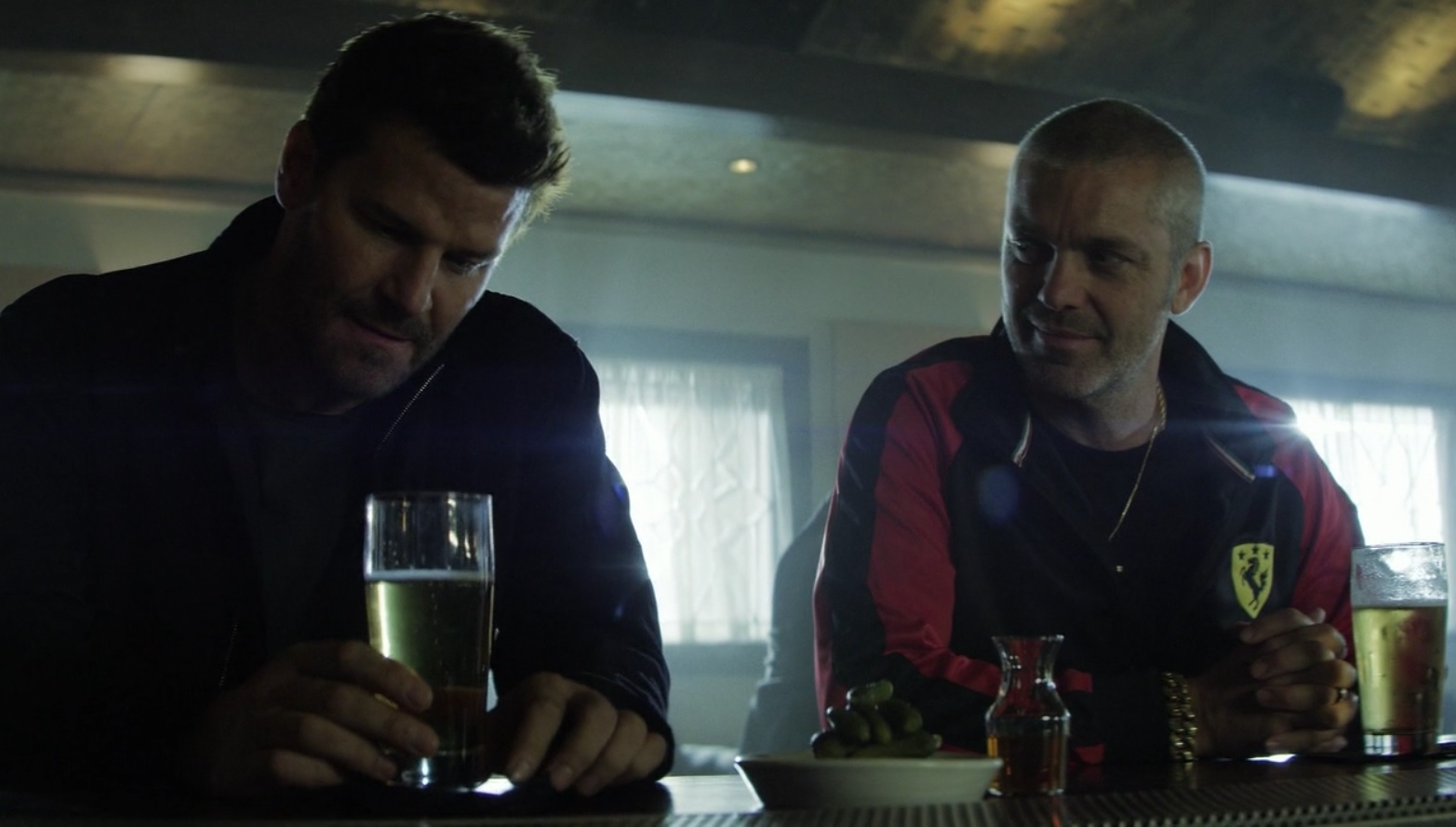 Seal team Historias de la Vieja Loba: SEAL Team. Reseña ep. Ghosts of Christmas Future (1.04). La Malquerida.