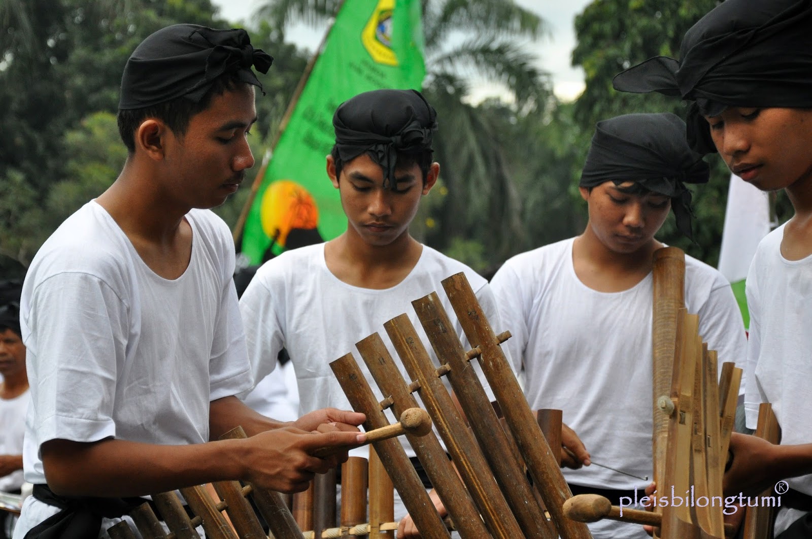 Hariring Tembang Sunda: Mengenang Alat Musik Calung Yang Hampir Punah