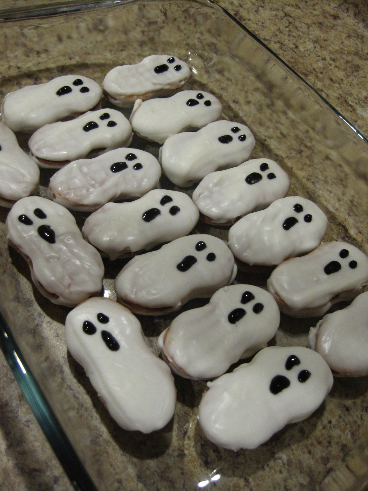paint it pretty Halloween ghost cookies