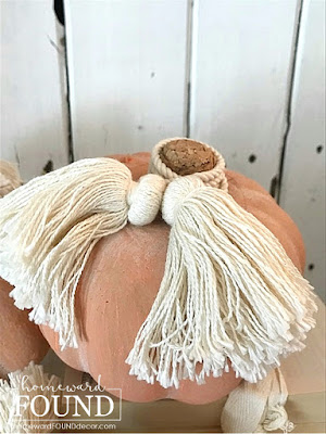 coastal style,beach style,decorating,diy decorating,re-purposing,white,DIY,vintage style,boho style,neutrals,vintage,thrifted,fall,pumpkins,fall decorating, pumpkin decor, decorating with pumpkins, diy pumpkins,lace pumpkins, crochet lace pumpkins,fall home decor,farmhouse decor, add lace doilies to pumpkins for boho style, boho chic fall home decor