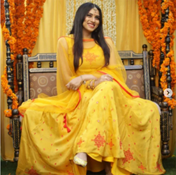News, Kerala, Kochi, instagram, Advertisement, Bride, Actor, Daughter, Social Network, Entertainment, Malavika Dressed in a Bridal Look