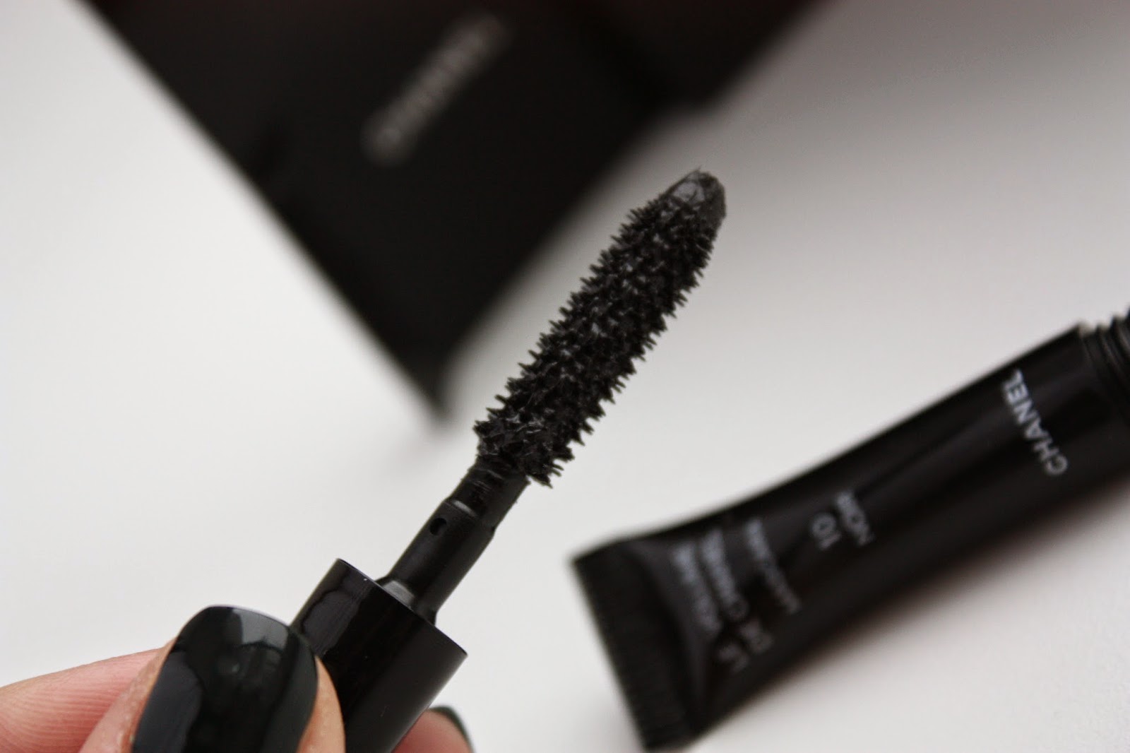 Chanel Le Volume de Chanel Mascara 10 Noir Beauty Side