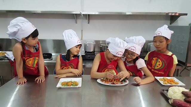 Van Lang Cooking Center  tổ chức các khóa học nấu ăn cho trẻ em trong dịp hè 2017