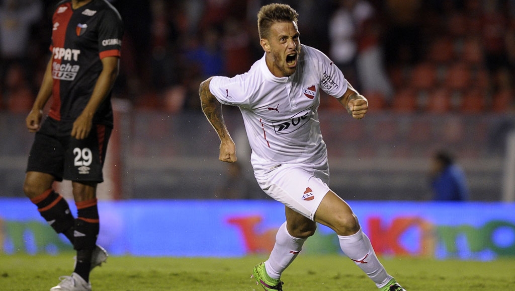 Vistieron las dos camisetas: Huracán 