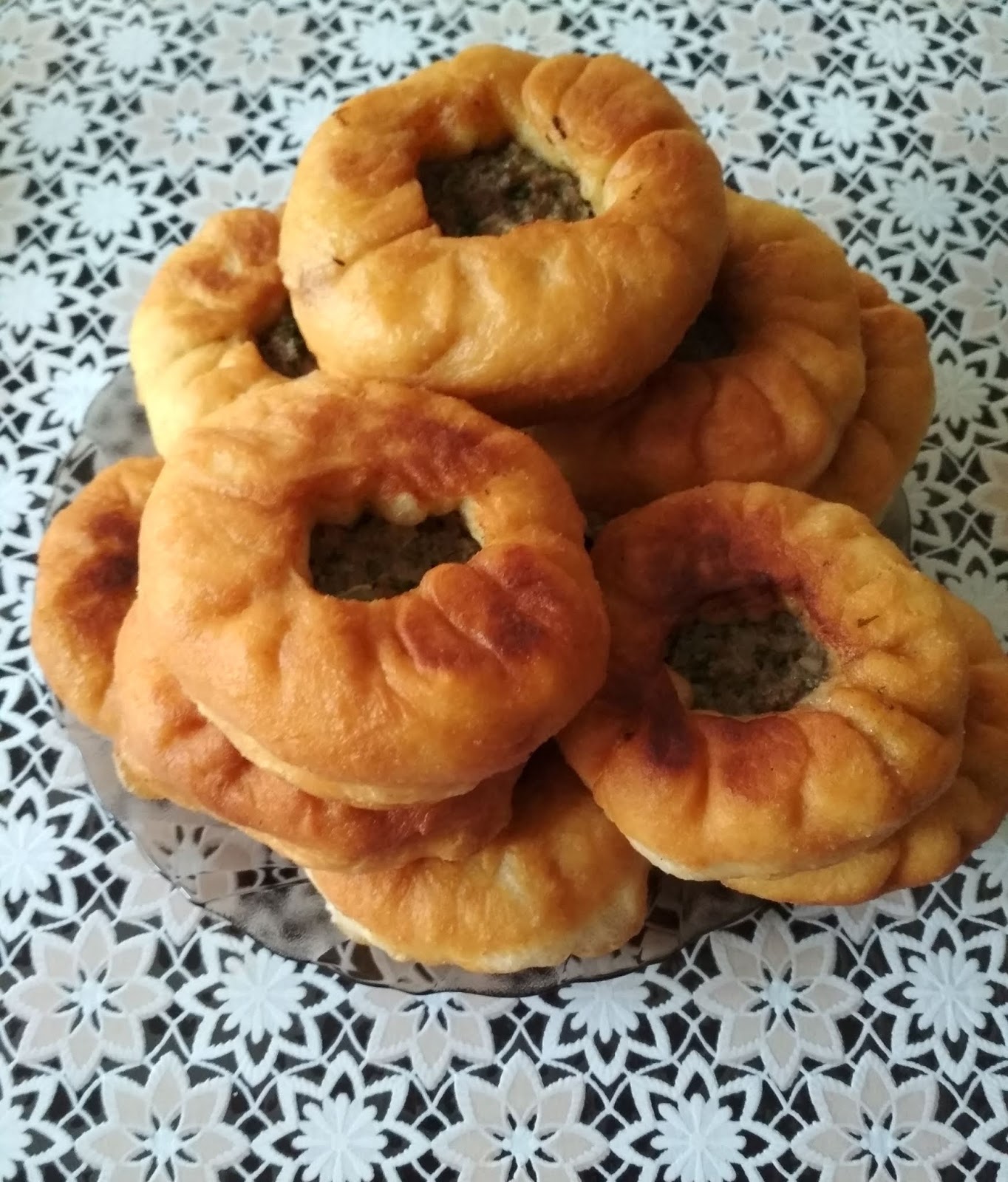 беляши. пирожки беляши. пирожки беляши. беляши на сковороде. беляш это.