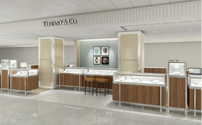 L'interno del nuovo store Tiffany nella El Corte Ingles Castellana a Madrid