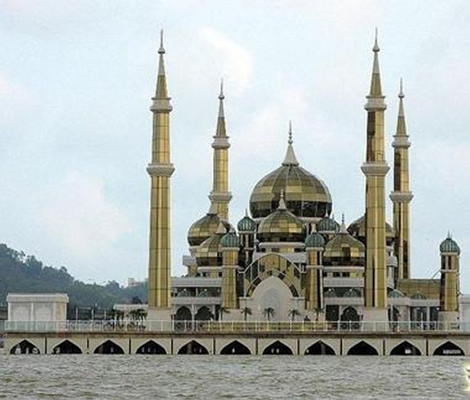 Восточная малайзия. Национальная мечеть Масджид Малайзия. Мечеть Абдалла 2. Хрустальная мечеть в Малайзии. Майкоп мусульманская мечеть.