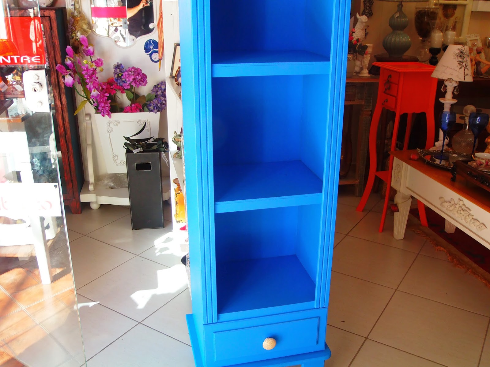 Silviamunizz Casa e Decoração: ARMÁRIO COM UM GAVETA AZUL