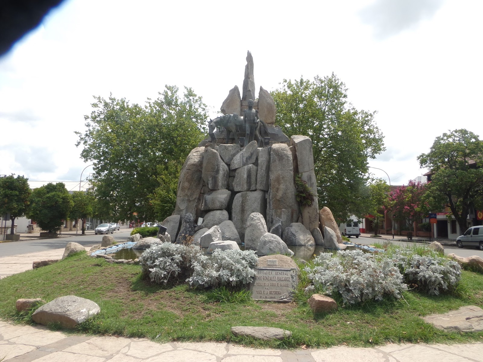 historias con pueblos: PLAZA DE BALCARCE OBRA DEL ARQUITECTO SALAMONE