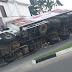 SAJ: Caminhão tomba na Praça do Andaiá após motorista perder o controle da direção