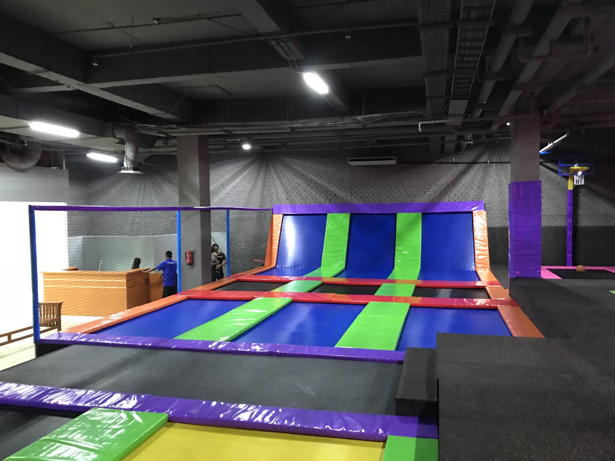 BOULDER TRAMPOLINE OFFICIAL Trampolin Park
