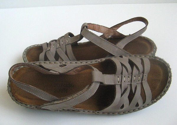 NAOT LEATHER SOFT BED SANDALS WOMENS SIZE 40