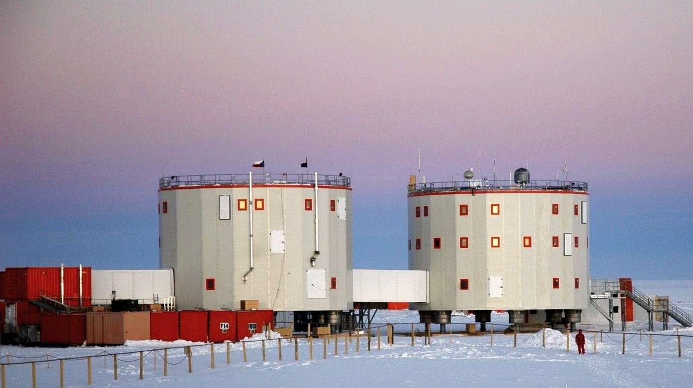 Ultima Thule Concordia Station France and Italy together in Antarctica