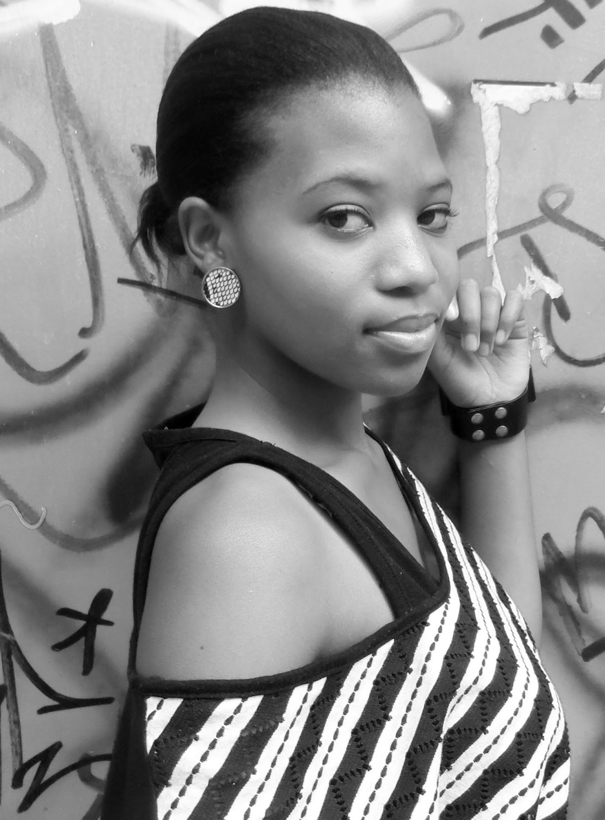 Фло и бенджамин противная мама в действии. Фло Бенджамин актриса. Фло Вирджиния актриса. Фло Бенджамин актриса видеоклипы. Фло Бенджамин актриса 18