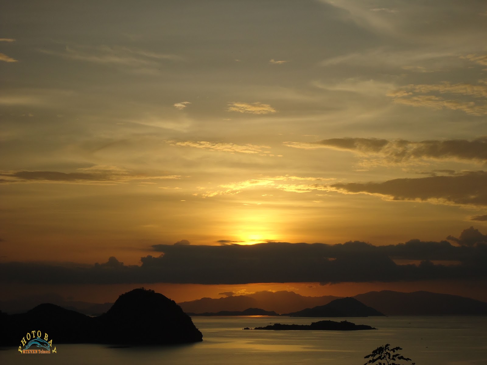 MAMALIA LAUT: SUNSET DI LABUAN BAJO