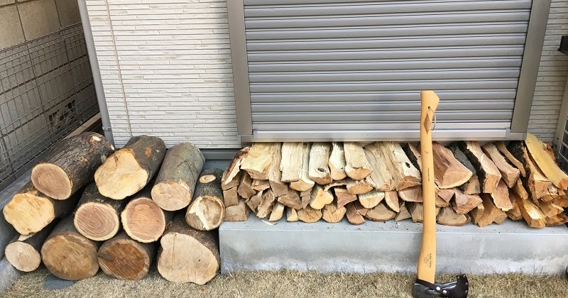 薪を割ったら置く場所が必要。簡易薪棚を作ってみた。野外活動（キャンプ）沼の畔から