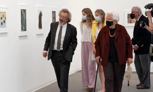 Queen Paola and Princess Eleonore visited the Museum of Contemporary Arts. Crown Princess Elisabeth wore new wide-leg trousers by Zara