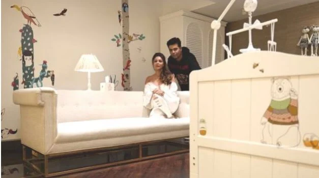 karan-johar-ke-bedroom-me-hai-superstar-ki-patni-ki-pic