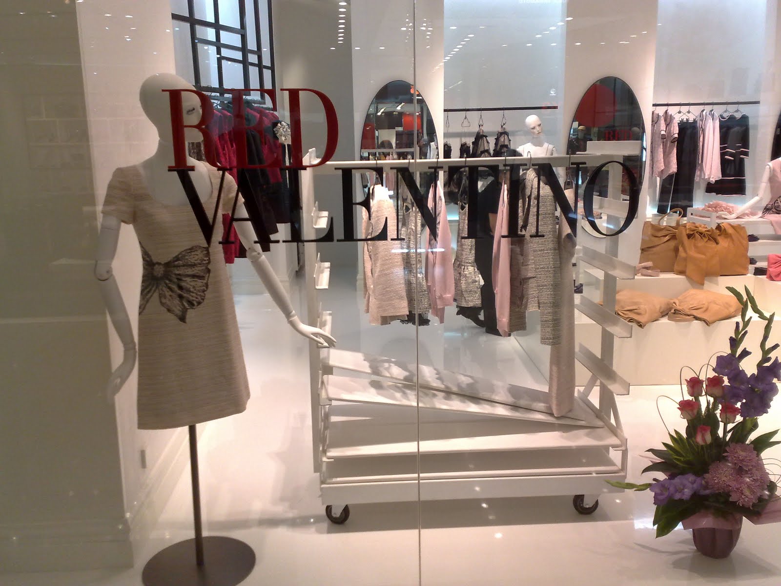værksted Fruity fire displayhunter: RED Valentino: welcome to Jakarta