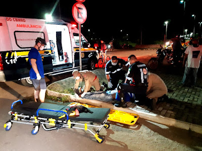 Motorista de caminhonete foge após atropelar pedestre em frente ao shopping
