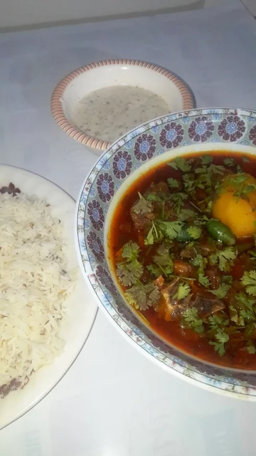 serve-aloo-gosht-with-rice-and-raita