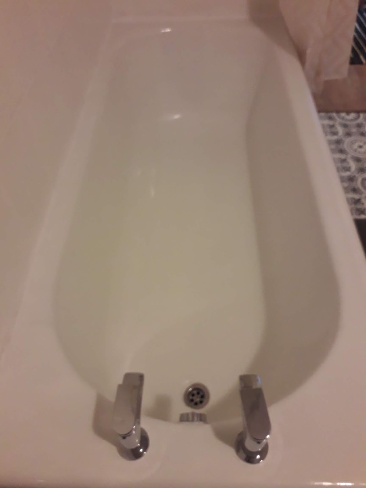 EASY CHEAP HOW TO REENAMEL A BATH GUIDE UK BLOG POST BUDGET DIY Hut EASY CHEAP HOW TO REENAMEL A BATH GUIDE UK BLOG POST BUDGET DIY Hut