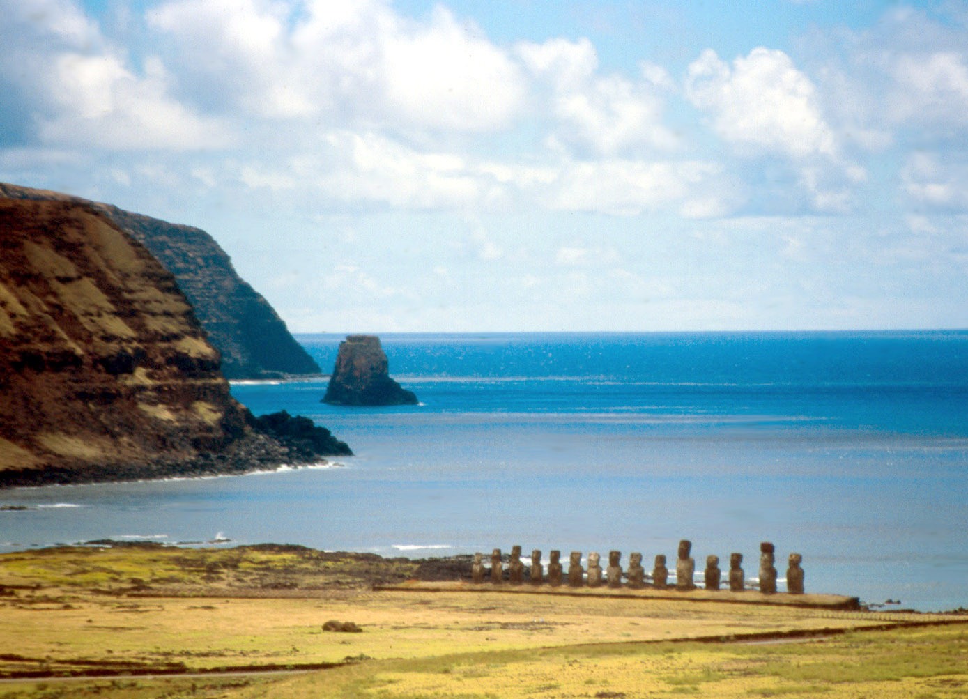 Misteri Patung Moai di pulau Paskah Chili